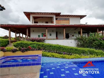 Permuta! Casa campestre en Montenegro, Quindío