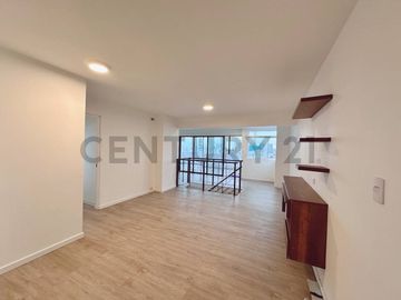 Exclusivo Dúplex Remodelado con Terraza y Ubicación Estratégica