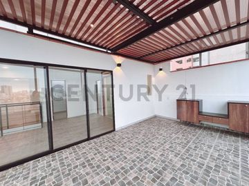 Exclusivo Dúplex Remodelado con Terraza y Ubicación Estratégica