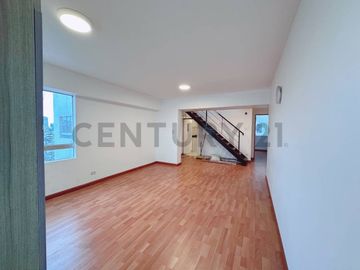 Exclusivo Dúplex Remodelado con Terraza y Ubicación Estratégica