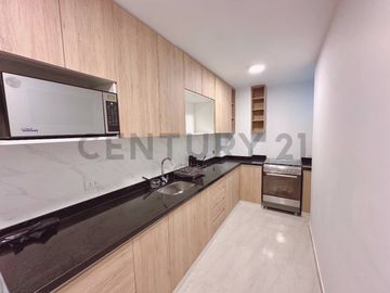 Exclusivo Dúplex Remodelado con Terraza y Ubicación Estratégica