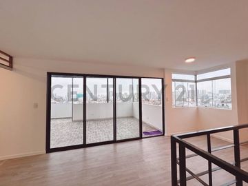 Exclusivo Dúplex Remodelado con Terraza y Ubicación Estratégica