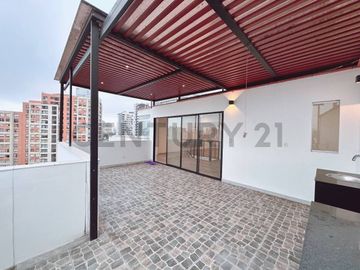 Exclusivo Dúplex Remodelado con Terraza y Ubicación Estratégica