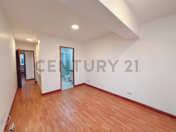 Exclusivo Dúplex Remodelado con Terraza y Ubicación Estratégica
