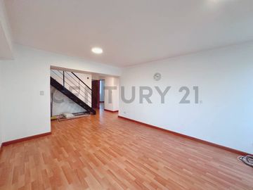 Exclusivo Dúplex Remodelado con Terraza y Ubicación Estratégica