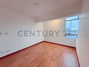 Exclusivo Dúplex Remodelado con Terraza y Ubicación Estratégica