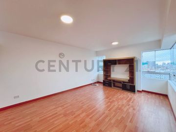 Exclusivo Dúplex Remodelado con Terraza y Ubicación Estratégica