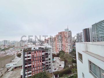Exclusivo Dúplex Remodelado con Terraza y Ubicación Estratégica
