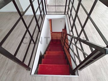 Exclusivo Dúplex Remodelado con Terraza y Ubicación Estratégica
