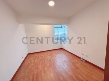 Exclusivo Dúplex Remodelado con Terraza y Ubicación Estratégica