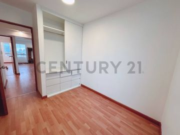 Exclusivo Dúplex Remodelado con Terraza y Ubicación Estratégica