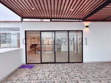 Exclusivo Dúplex Remodelado con Terraza y Ubicación Estratégica
