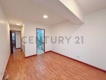 Exclusivo Dúplex Remodelado con Terraza y Ubicación Estratégica