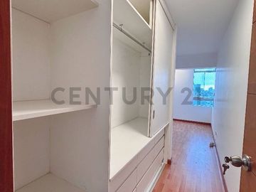 Exclusivo Dúplex Remodelado con Terraza y Ubicación Estratégica