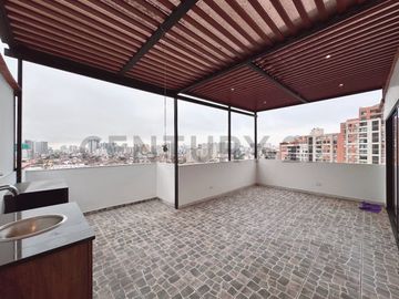Exclusivo Dúplex Remodelado con Terraza y Ubicación Estratégica