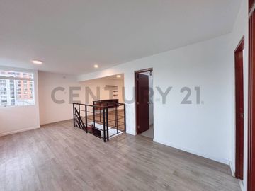 Exclusivo Dúplex Remodelado con Terraza y Ubicación Estratégica