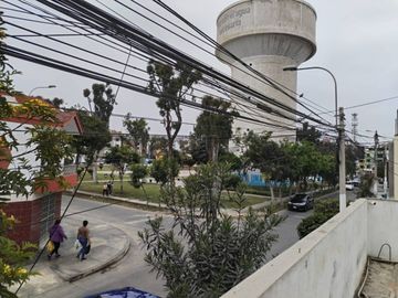 Venta de Casa con Vista al Parque en La Perla – ¡Precio de Terreno!