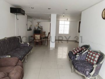 Venta de Casa con Vista al Parque en La Perla – ¡Precio de Terreno!