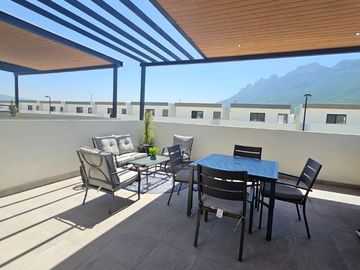 CASA VENTA EN DOMINIO CUMBRES
