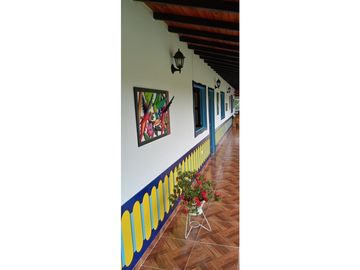 Se vende espectacular finca - chalet a 15 minutos del parque del café