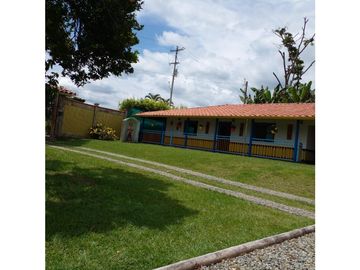 Se vende espectacular finca - chalet a 15 minutos del parque del café