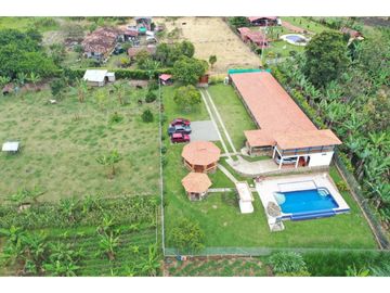 Se vende espectacular finca - chalet a 15 minutos del parque del café