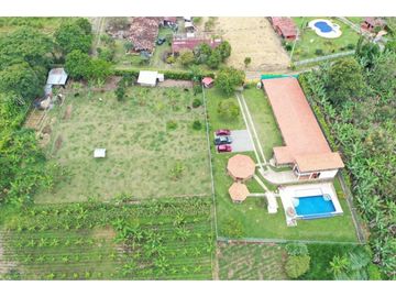 Se vende espectacular finca - chalet a 15 minutos del parque del café