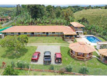 Se vende espectacular finca - chalet a 15 minutos del parque del café