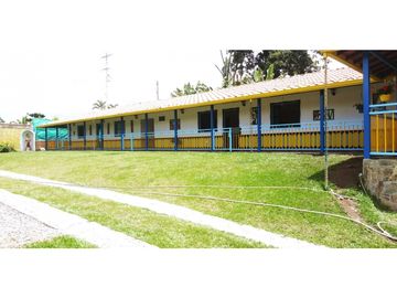 Se vende espectacular finca - chalet a 15 minutos del parque del café