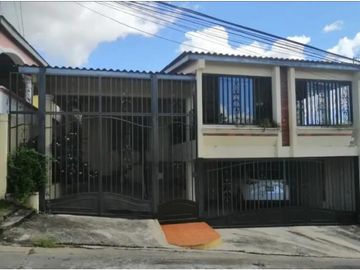 VENTA DE CASA EN CERRO VIENTO 3R