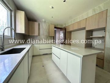 Venta de casa en Santa María