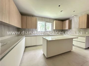 Venta de casa en Santa María