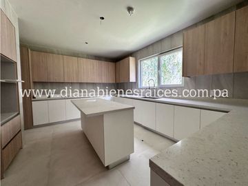 Venta de casa en Santa María