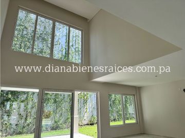 Venta de casa en Santa María