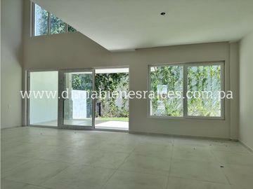 Venta de casa en Santa María