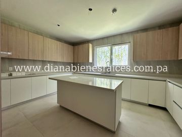 Venta de casa en Santa María