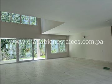 Venta de casa en Santa María