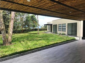 Hermosa casa campestre 4 habitaciones y servicio piscina via circasia