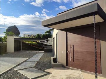 Hermosa casa campestre 4 habitaciones y servicio piscina via circasia