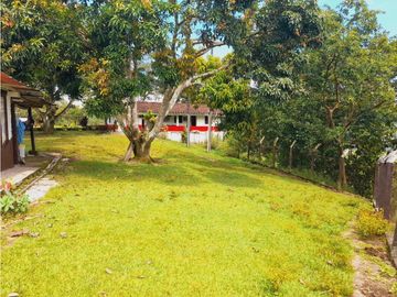 Se vende gran finca en pueblo tapao