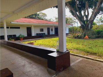 Se vende gran finca en pueblo tapao