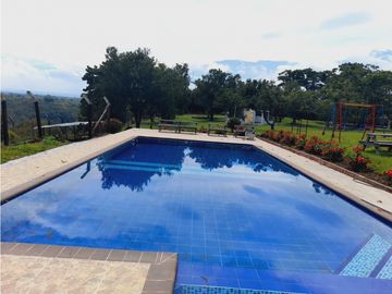Se vende gran finca en pueblo tapao