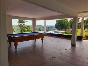 Se vende gran finca en pueblo tapao