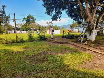Se vende gran finca en pueblo tapao