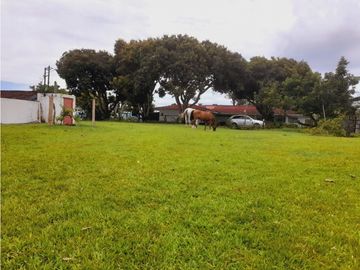 Se vende gran finca en pueblo tapao