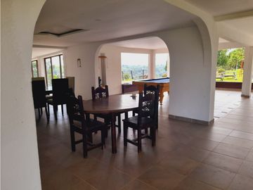 Se vende gran finca en pueblo tapao