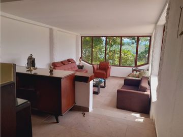 Se vende gran finca en pueblo tapao