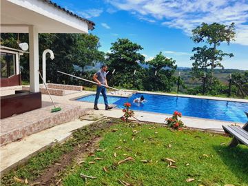 Se vende gran finca en pueblo tapao