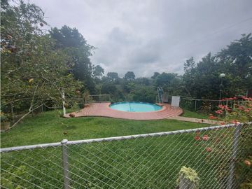 Se vende hermosa finca en Pueblo Tapao