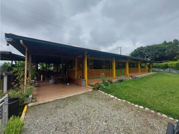 Se vende hermosa finca en Pueblo Tapao